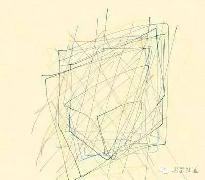 一架从香港赤鱲角机场飞往首都机场的航班,就呼哧带喘的奋力拼搏在这迷之上空,三次试图降落在首都机场都未成功,最后返航香港。